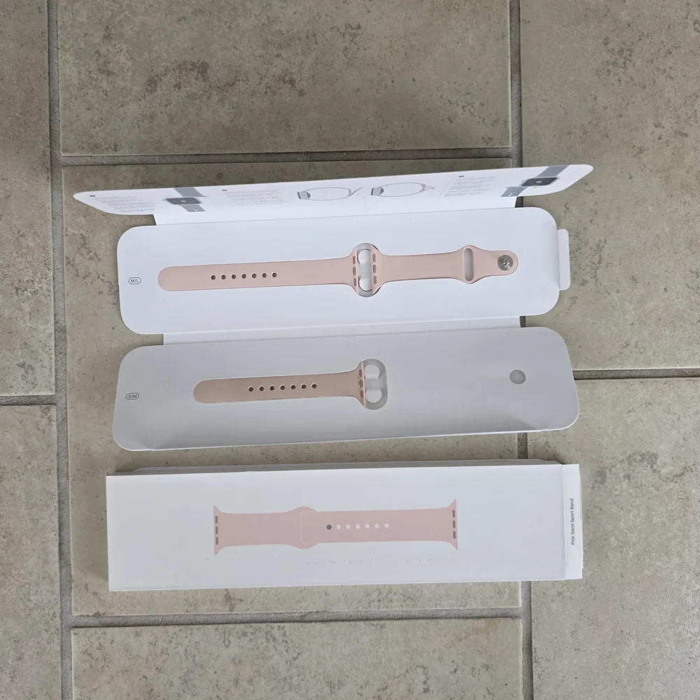 Apple Watch Series 5 Gold Aluminum Case Pink Sand Sport Band